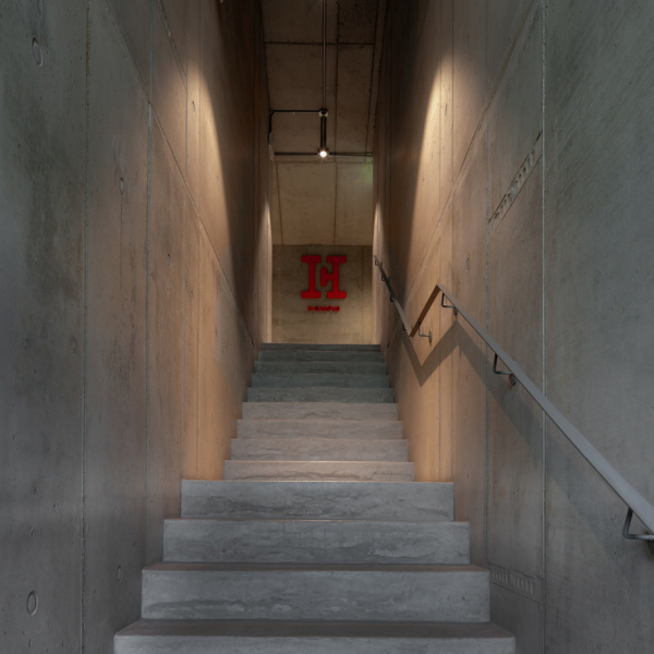 Microcement internal stairs: a coating with a thousand advantages