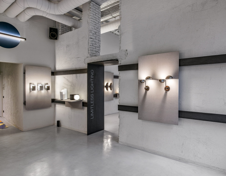 Micro Flat, low thickness concrete resin floor with taupe finish. Auralis Space, Milan. Project: studio Migliore+Servetto Architects