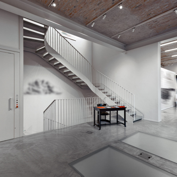 Microverlay®, low thickness concrete resin floor with taupe finish. Fondazione Elpis, Milan. Project: Giovanna Latis