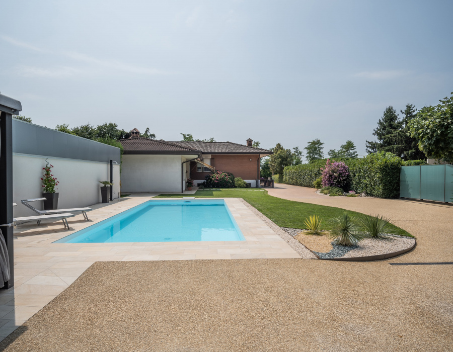 ItalianTerrazzo®, exposed aggregate paving Paglia color. Private villa, Loria (Italy). 04