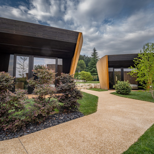 ItalianTerrazzo®, pavimento ghiaino lavato colore giallo ocra. Roggia dei Cedri, Valdobbiadene (TV) Progetto: Studio Architettura Segni Arch. F. Callegaro & Arch. E. Favero