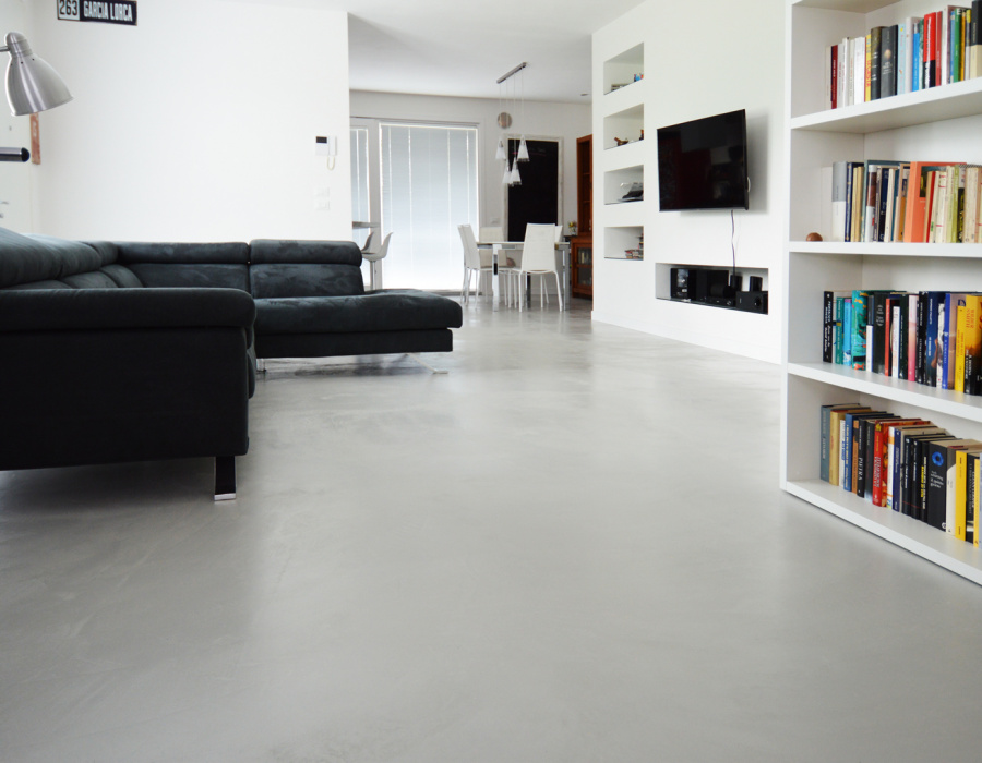 Microverlay®, low thickness concrete resin floor with taupe finish. Private house, Bolzano Vicentino (Italy)