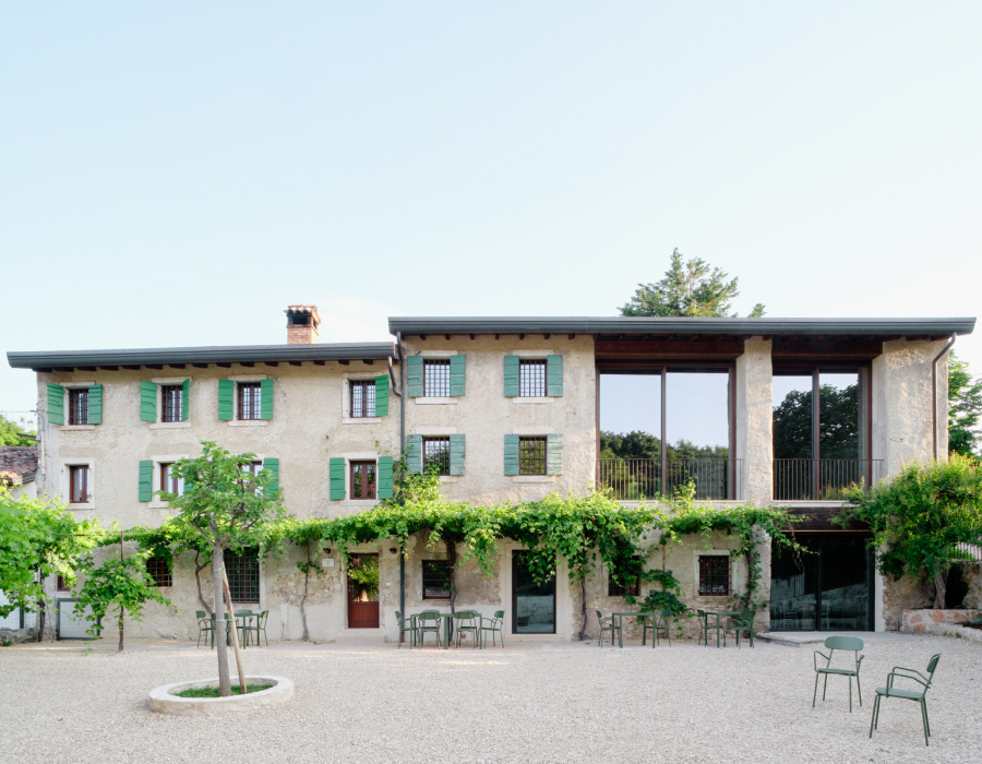 Pavimento industriale Pavilux colore rubino. Locanda Case Vecie, Verona. Progetto Studio MASAII - Francesca Iovene 01