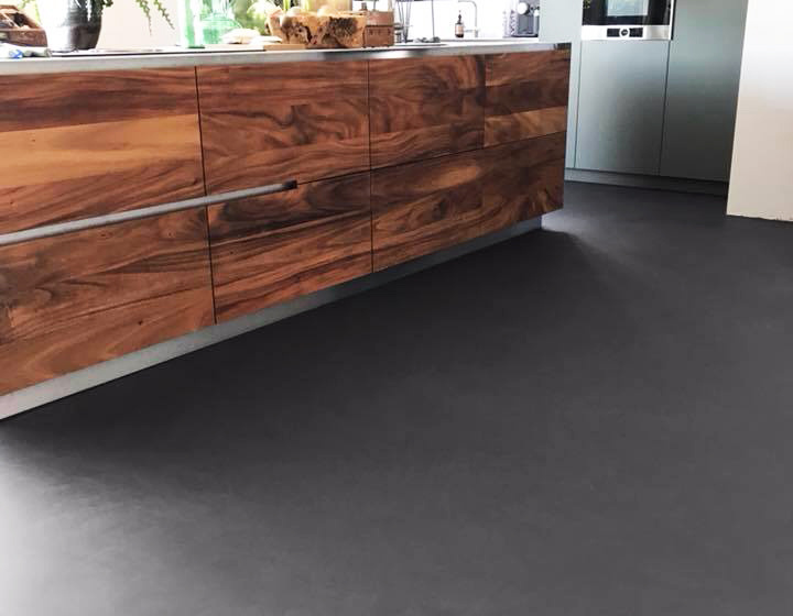 Microverlay®, low thickness concrete resin floor with carbon black finish. Private villa, Netherlands