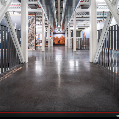 Behind the scenes of Ca 'Scarpa. In a video, the creation of Skyconcrete floors.