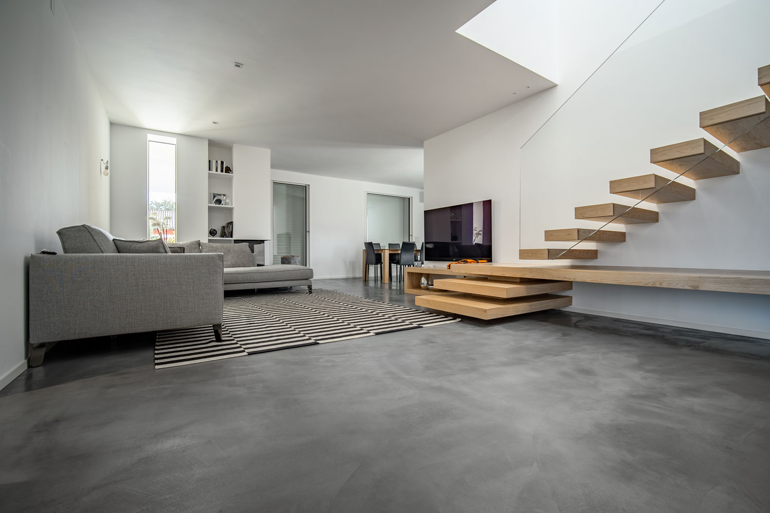 Microverlay®, low thickness concrete resin floor with Carbon Black finish. Private villa, Loreggia (Italy). Project: Studio Stocco Architetti